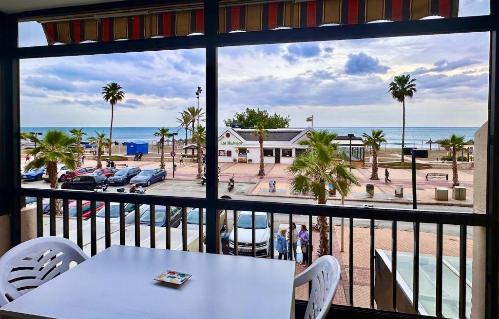 Apartamento en primera línea de playa con terraza en Los Boliches, Atardeceres de Fuengirola