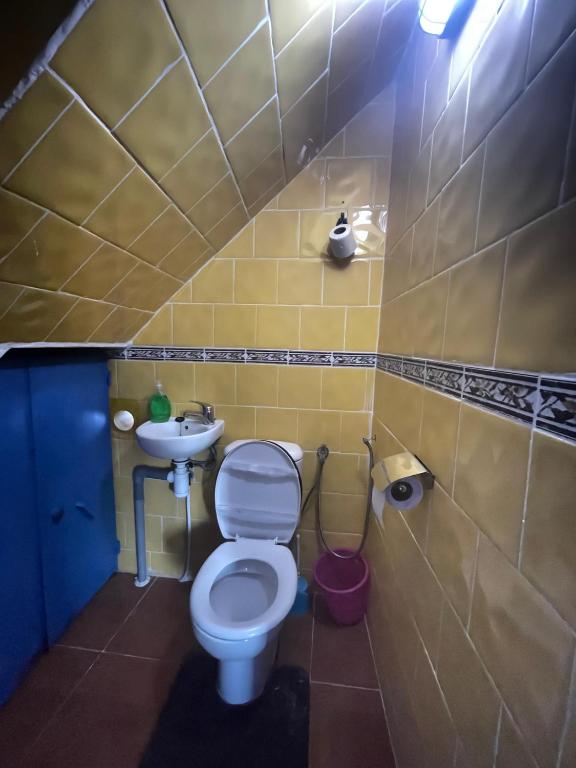 Een badkamer bij Dar Mdaqa