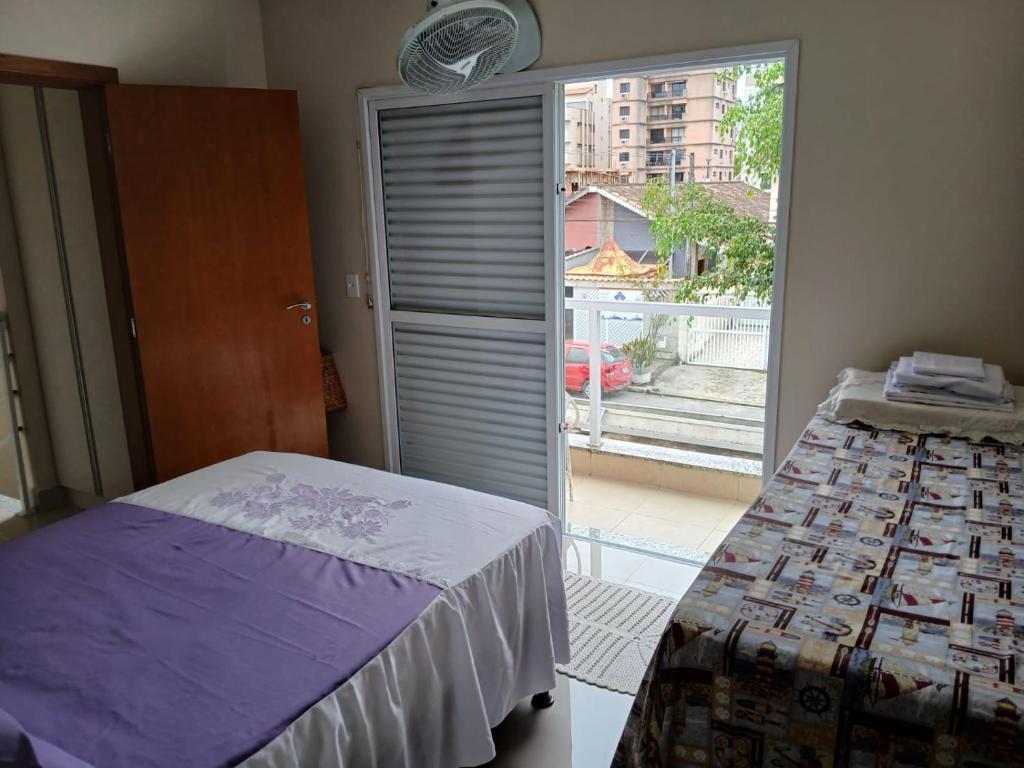 Postel nebo postele na pokoji v ubytování sobrado 08 com duas suítes, conf