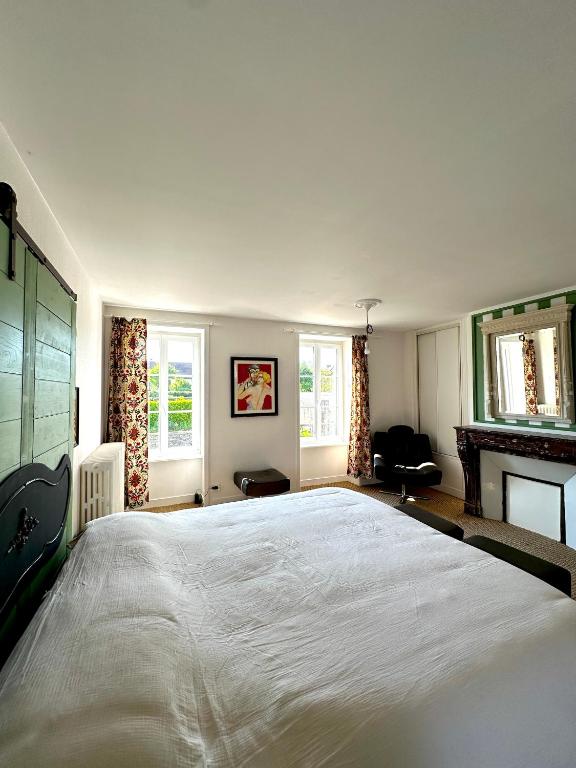 Postel nebo postele na pokoji v ubytování Chambre d'hôtes de charme Partager Enregistrer