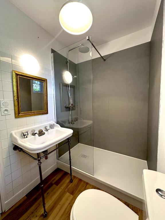 Koupelna v ubytování Chambre d'hôtes de charme Partager Enregistrer