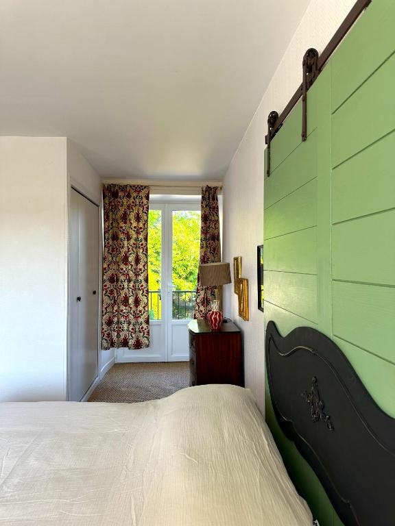 Postel nebo postele na pokoji v ubytování Chambre d'hôtes de charme Partager Enregistrer
