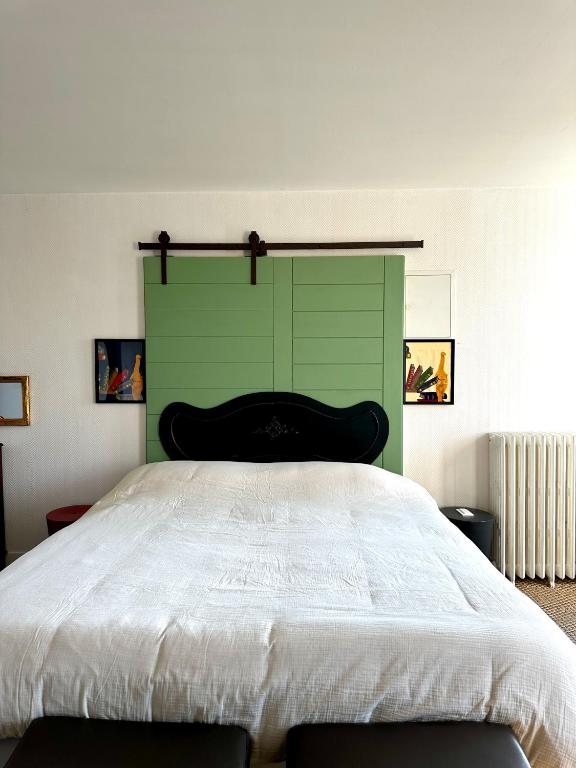 Postel nebo postele na pokoji v ubytování Chambre d'hôtes de charme Partager Enregistrer