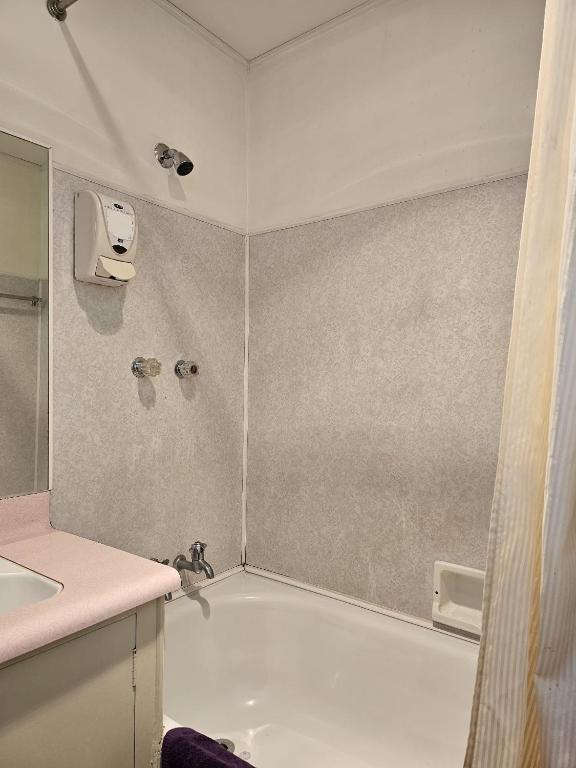 45 On Avenal Motel - Resim 3