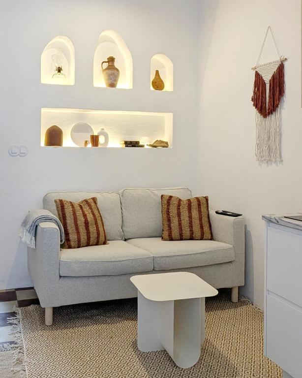 a living room with a couch and a table at Casa Caiada in Beja