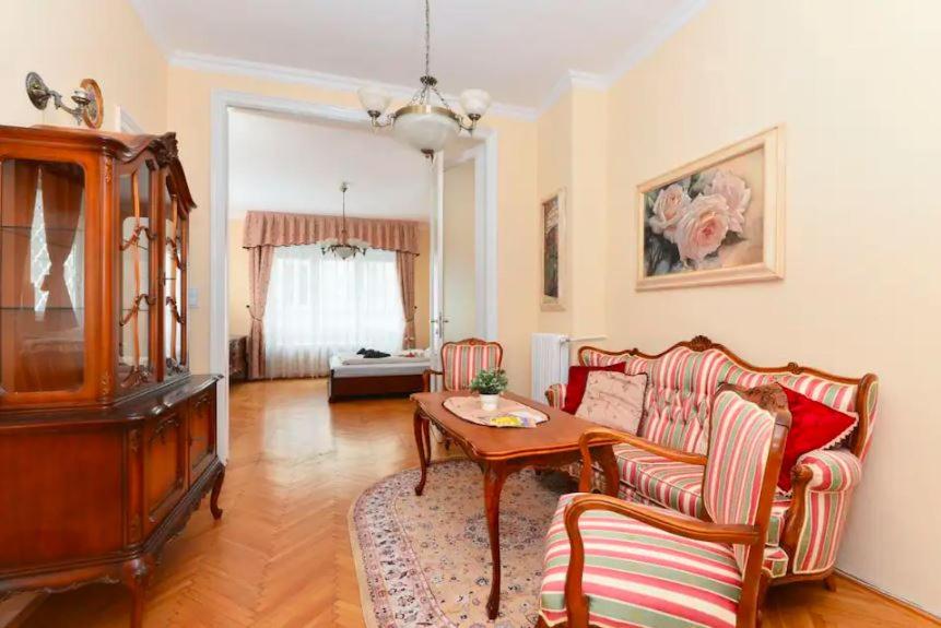 Neo-Baroque Residence near Basilica 1065 Budapest, 2 Bajcsy-Zsilinszky köz kép - 1
