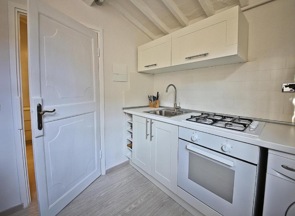 A kitchen or kitchenette at Apartments Florence Pinzochere Mansarda