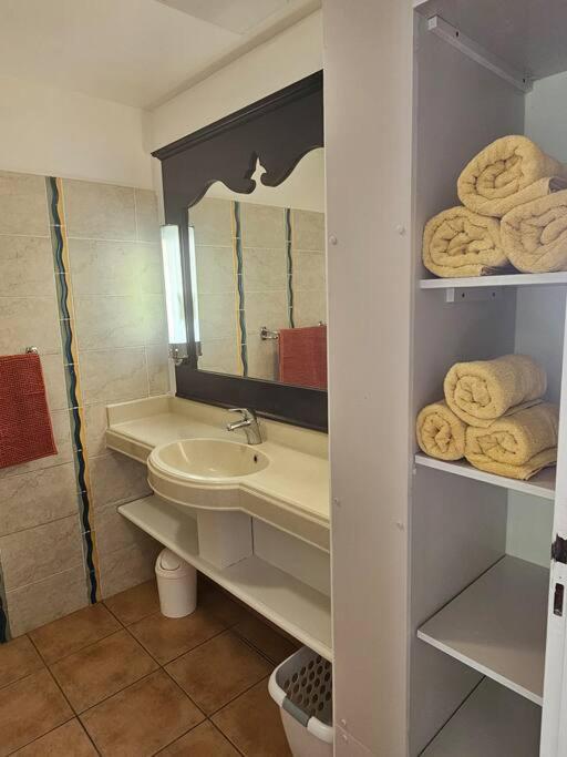 Koupelna v ubytování studio La Cocoteraie, vue mer