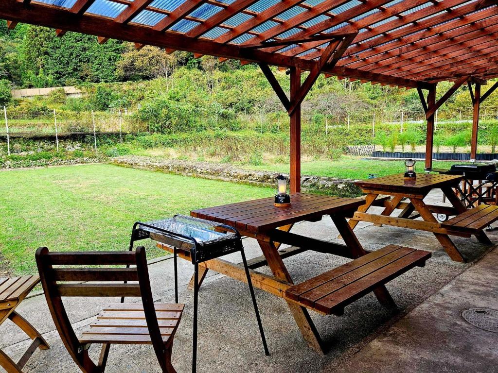 a picnic table and chairs under a wooden roof at Hatake no Oyado - Vacation STAY 13926v in Takeda