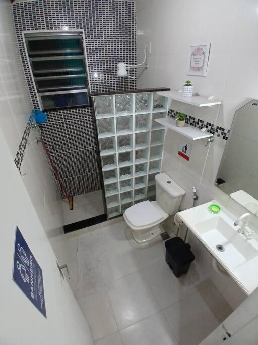Koupelna v ubytování Quarto Privado Cama Casal ou Solteiros Apto