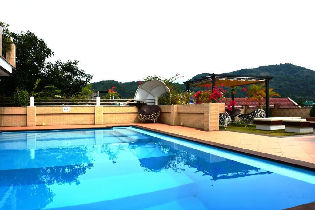 Bazén v ubytování Swiss Villas Panoramic - SHA Certified nebo v jeho okolí