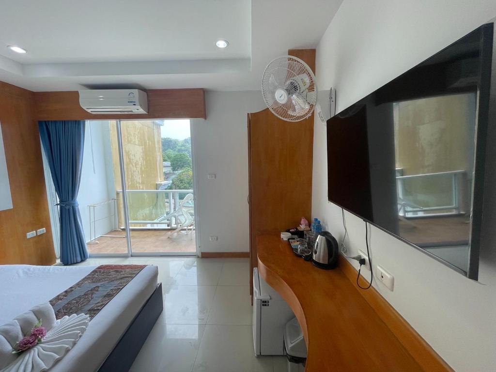 T & C Hotel Patong Beach - Resim 36