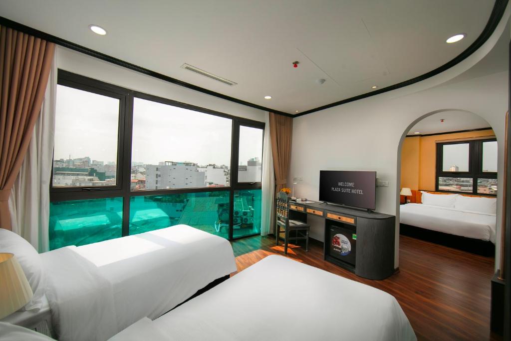 Postel nebo postele na pokoji v ubytování Hanoi Plaza Suite Hotel & Spa