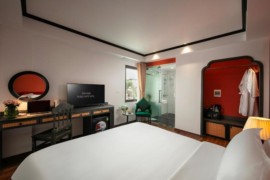 Postel nebo postele na pokoji v ubytování Hanoi Plaza Suite Hotel & Spa