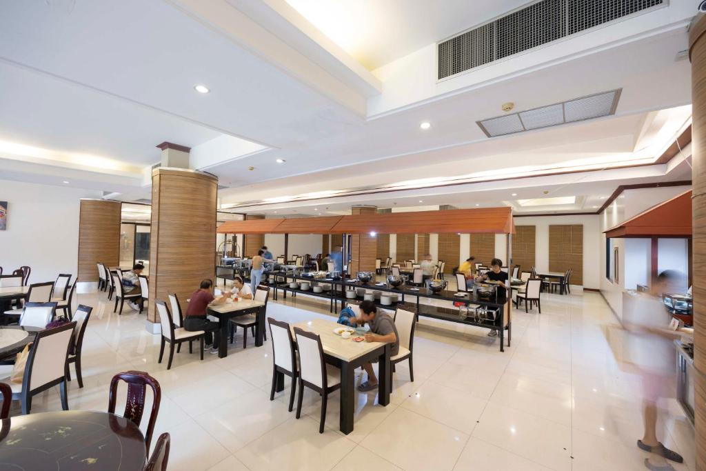 The President Hotel at Chokchai 4 - Resim 9