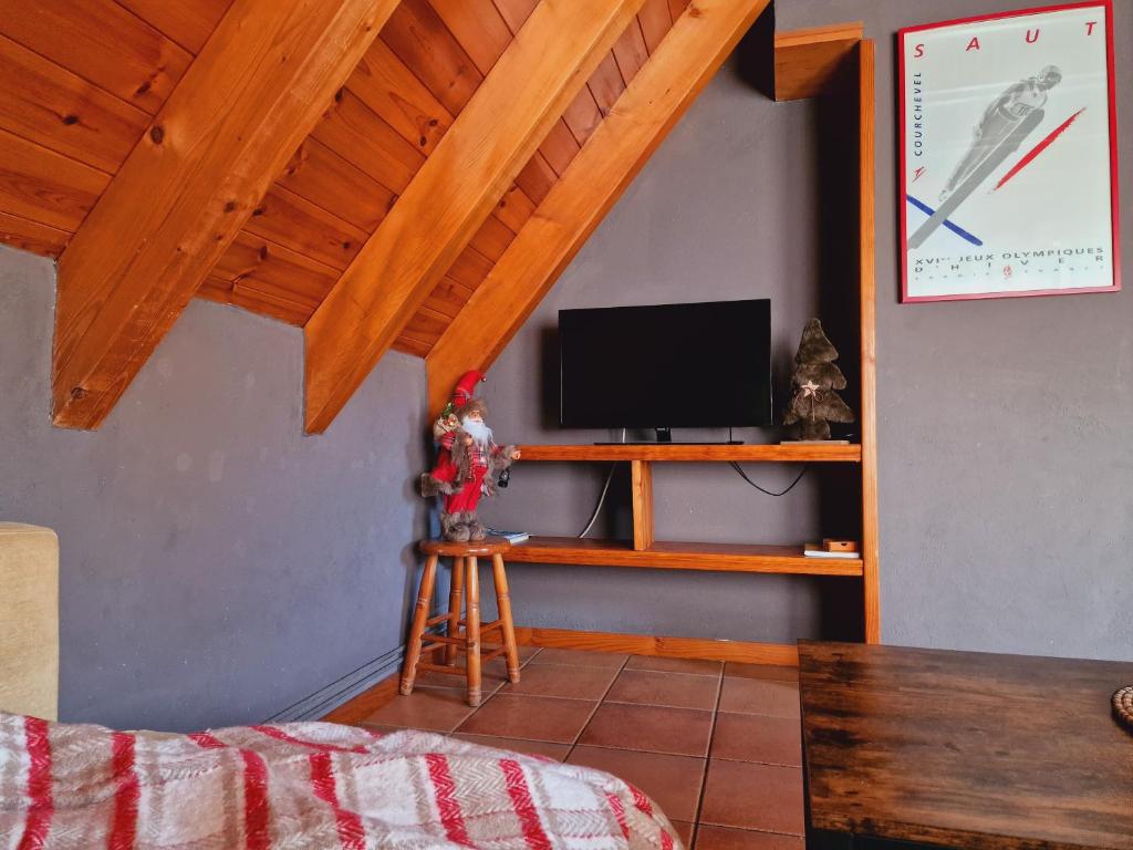 Televízia a/alebo spoločenská miestnosť v ubytovaní MIRADORES de Apartamentos Rufaste