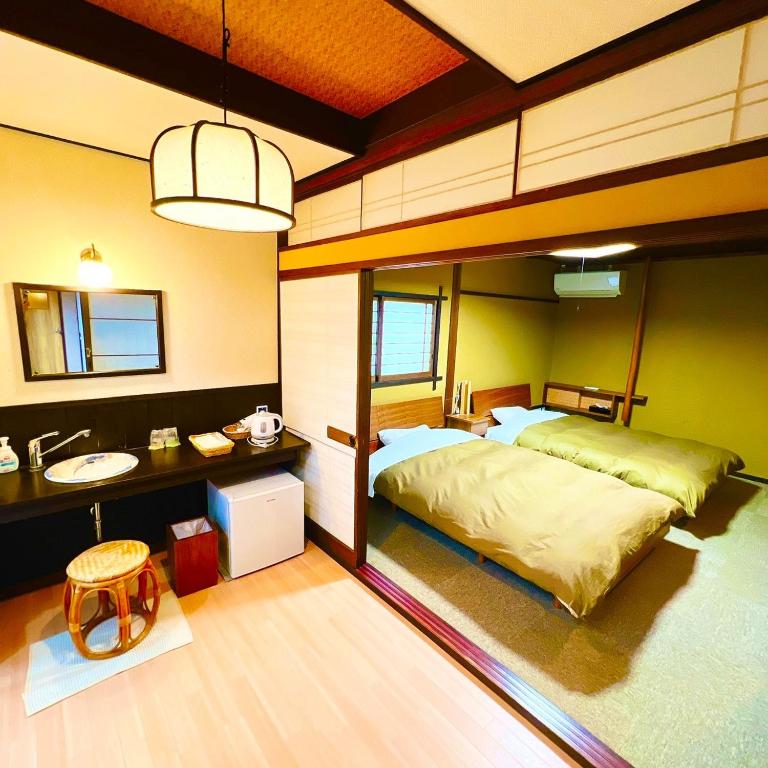 Postel nebo postele na pokoji v ubytování Japanese style hotel and dining Morigen