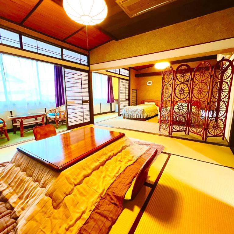 Postel nebo postele na pokoji v ubytování Japanese style hotel and dining Morigen