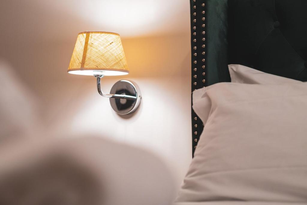 Postel nebo postele na pokoji v ubytování Carlo Felice Boutique Hotel