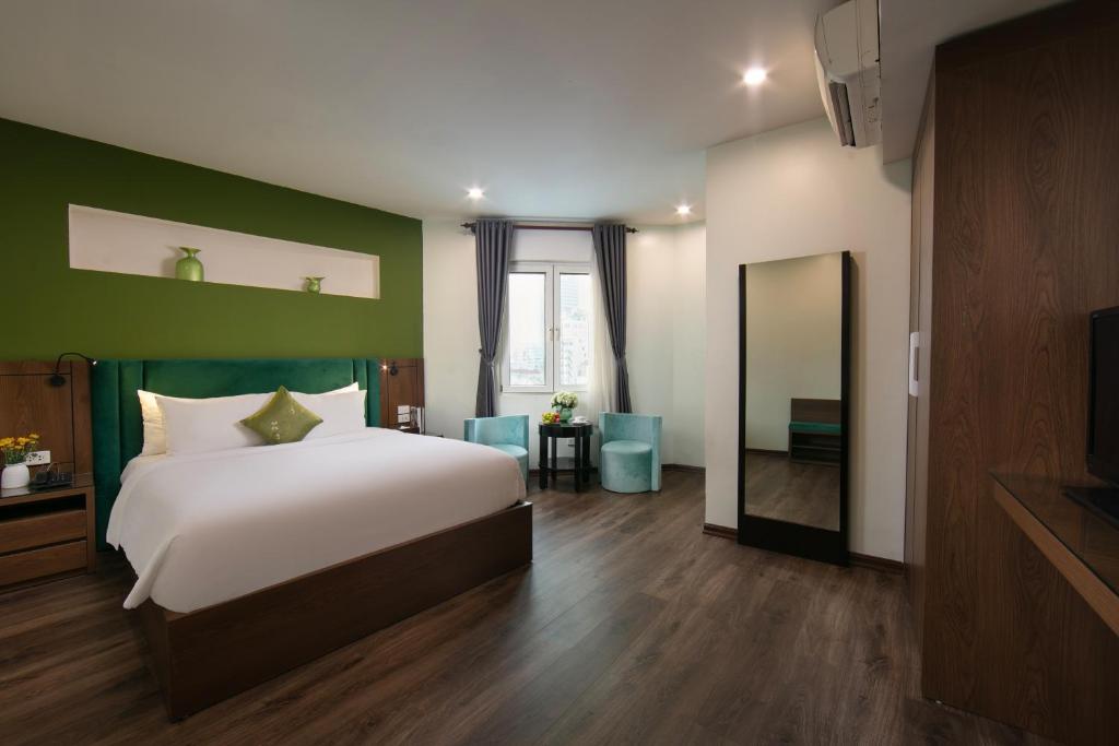 Postel nebo postele na pokoji v ubytování Anise Hotel & Spa Hanoi