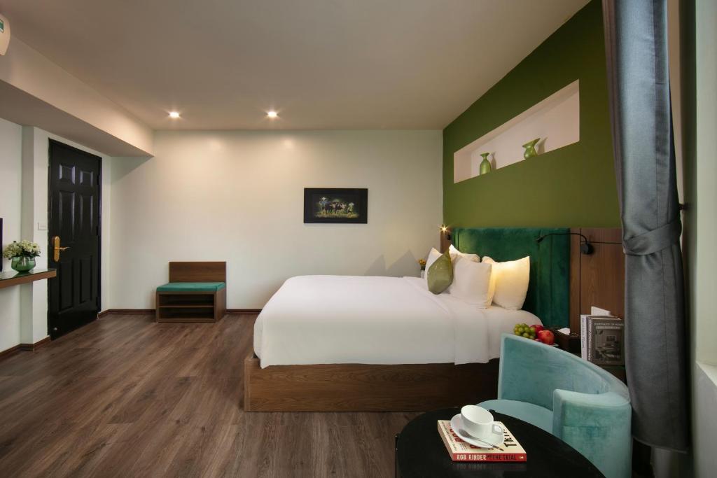 Postel nebo postele na pokoji v ubytování Anise Hotel & Spa Hanoi