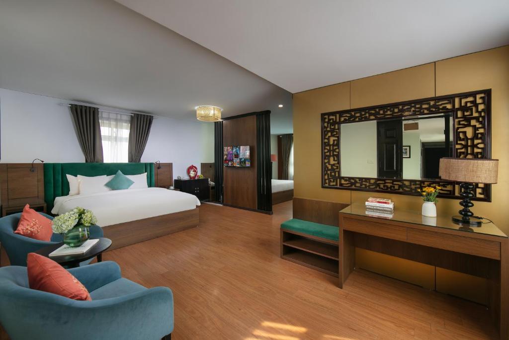 Postel nebo postele na pokoji v ubytování Anise Hotel & Spa Hanoi