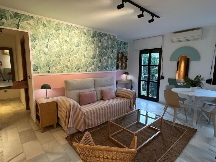 Nomad Stays Palm House