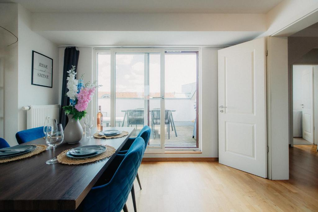 Luga Homes - Zoo - Two-Bedroom Apartment 