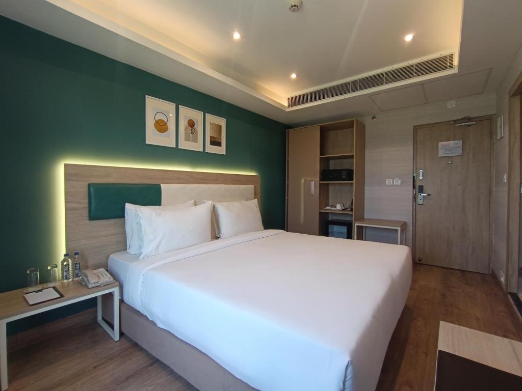 Postel nebo postele na pokoji v ubytování Sarovar Portico Kolkata