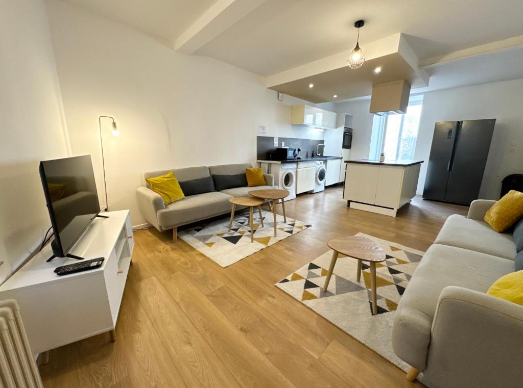 Kuchyň nebo kuchyňský kout v ubytování La Maison d'Hôtes - 8 BDR - Wifi - Gare