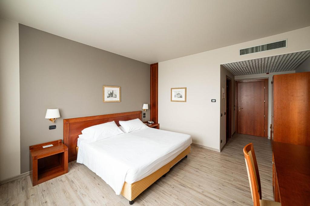 Postel nebo postele na pokoji v ubytování Phi Hotel Cavalieri