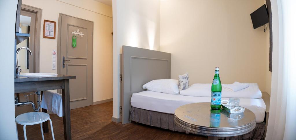 Postel nebo postele na pokoji v ubytování Friedrich von Schiller Hotel