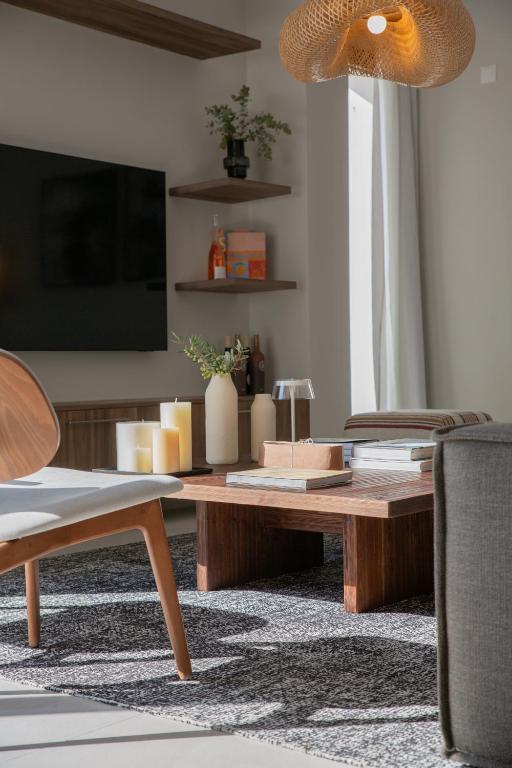 TV a/nebo společenská místnost v ubytování LIV & CO Suites & Villas