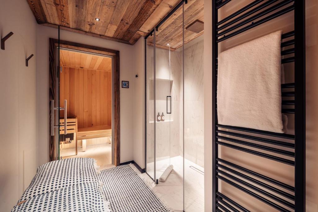 a bedroom with a bed and a glass door at Antarès SIRIUS 304 - Spacious ski inski out family apartment in Méribel