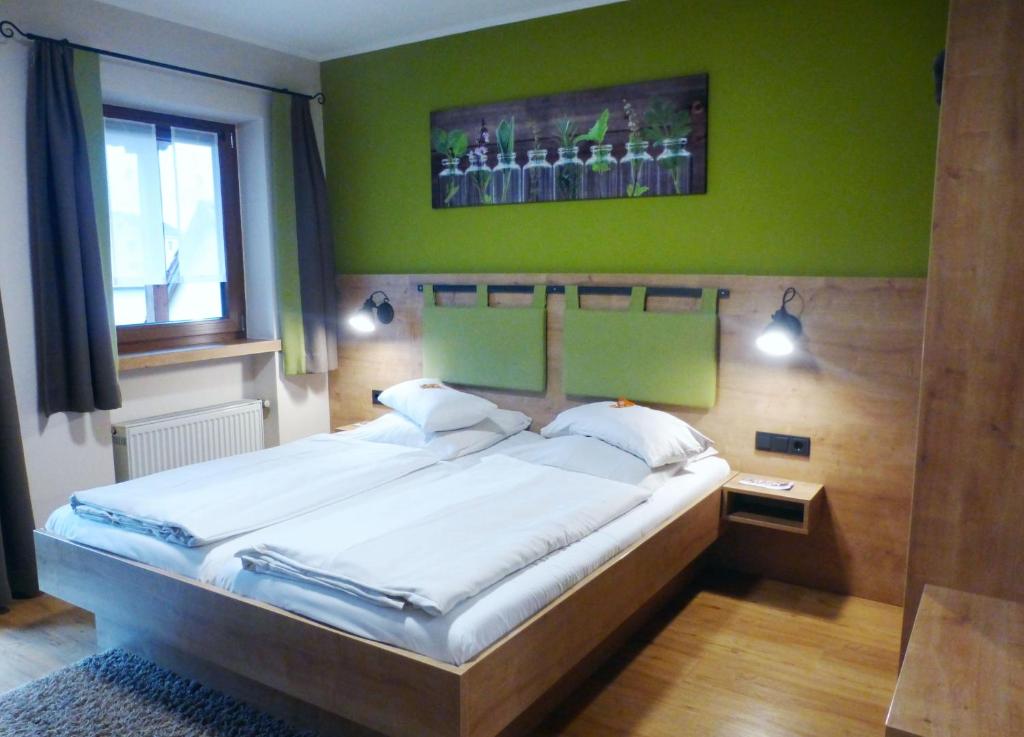 Postel nebo postele na pokoji v ubytování Da`Sporrer Hotel & Wirtshaus