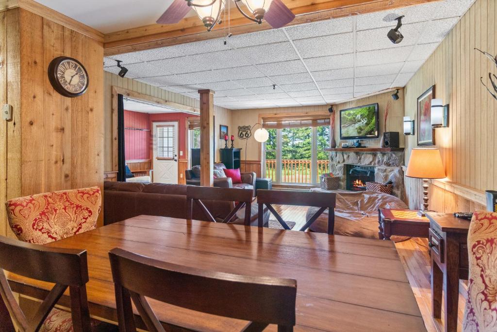 Istumisnurk majutusasutuses LB105B Cozy Condo Sleeps 6 WiFi Gated Parking NICE