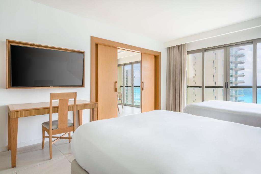 Cama o camas de una habitación en Iberostar Selection Cancun - All Inclusive