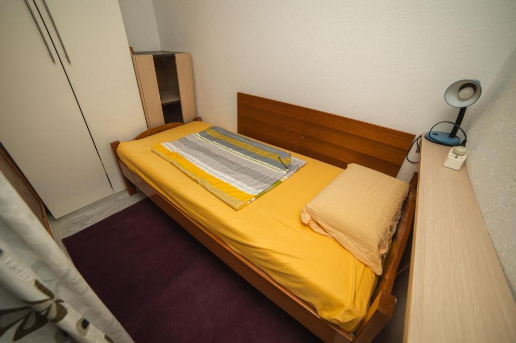 Postel nebo postele na pokoji v ubytování Apartmani Odmor i Mir