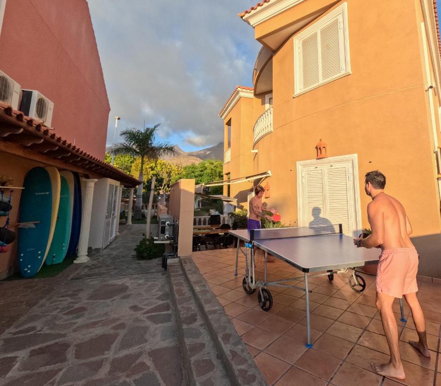 Stolní tenis v ubytování Duque Nest Hostel nebo okolí