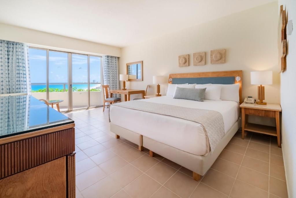Postel nebo postele na pokoji v ubytování Iberostar Selection Cancún