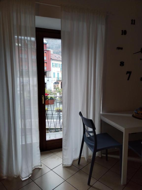 Balkón nebo terasa v ubytování un balcone sul lago
