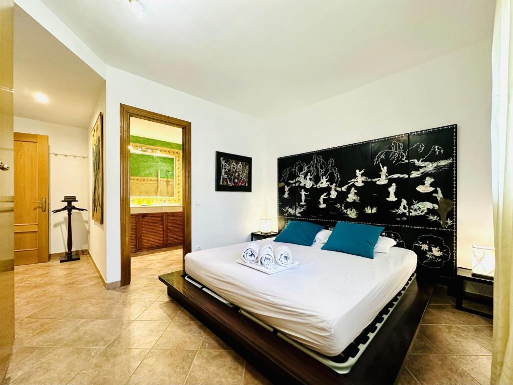 A bed or beds in a room at Aitana CostaBravaSi