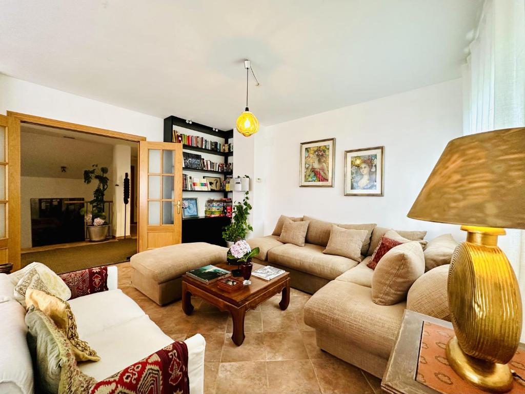 A seating area at Aitana CostaBravaSi