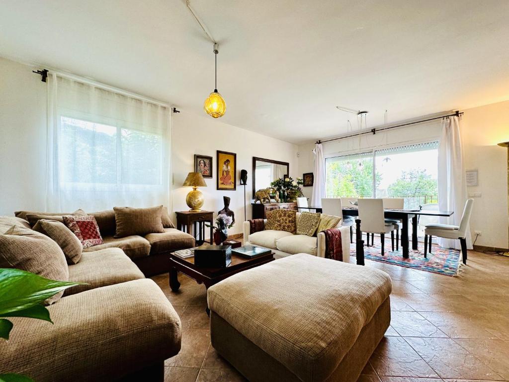 A seating area at Aitana CostaBravaSi