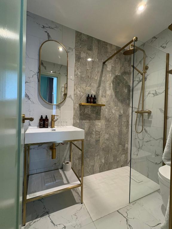 Ellen Kensington - Resim 33