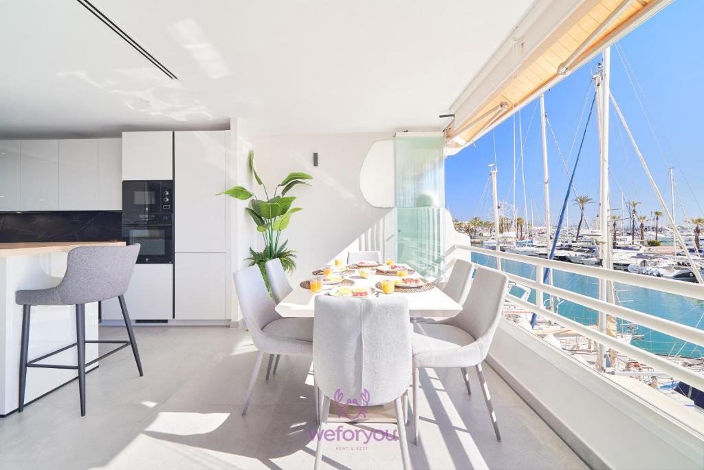 Balkón alebo terasa v ubytovaní weforyou Isla de Poniente 2 Bedrooms and Parking