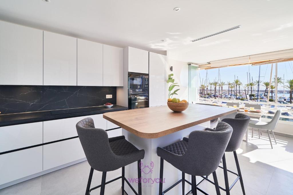 Kuchyňa alebo kuchynka v ubytovaní weforyou Isla de Poniente 2 Bedrooms and Parking