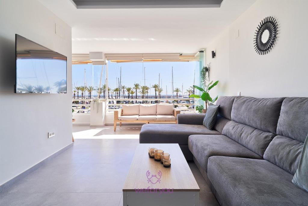 Posedenie v ubytovaní weforyou Isla de Poniente 2 Bedrooms and Parking