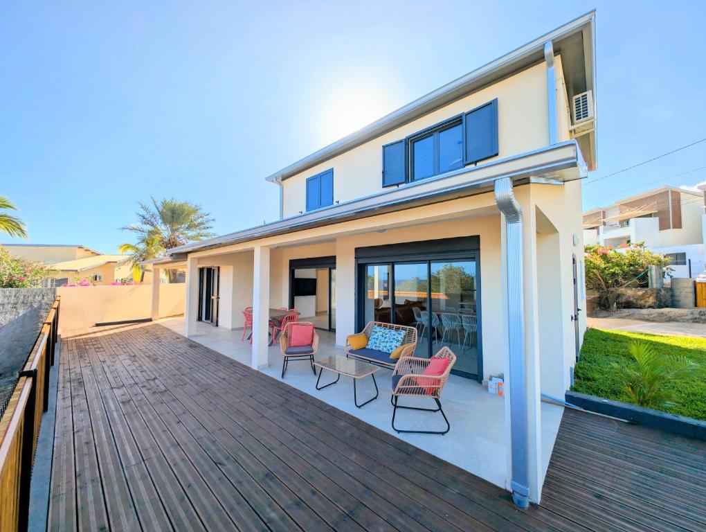 Το κτήριο όπου στεγάζεται  η παραθεριστική κατοικία