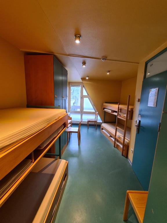 Postel nebo postele na pokoji v ubytování Jugendgästehaus St.-Michaels-Heim